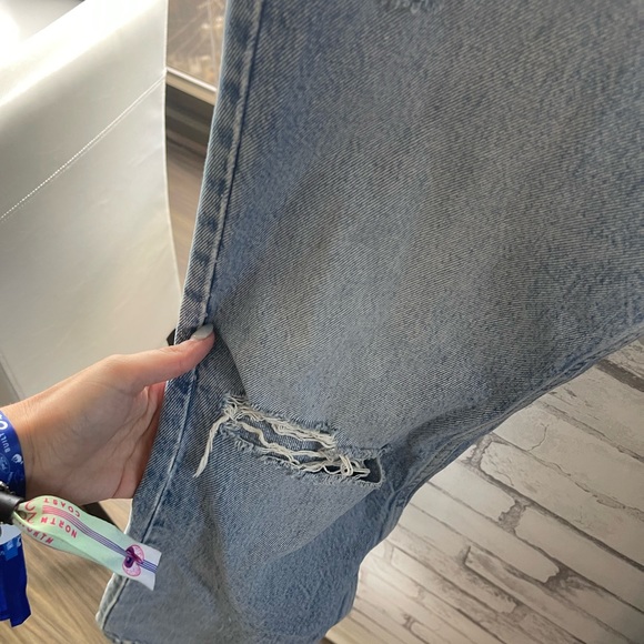 Zara High Rise Jeans Ripped - Picture 5 of 8